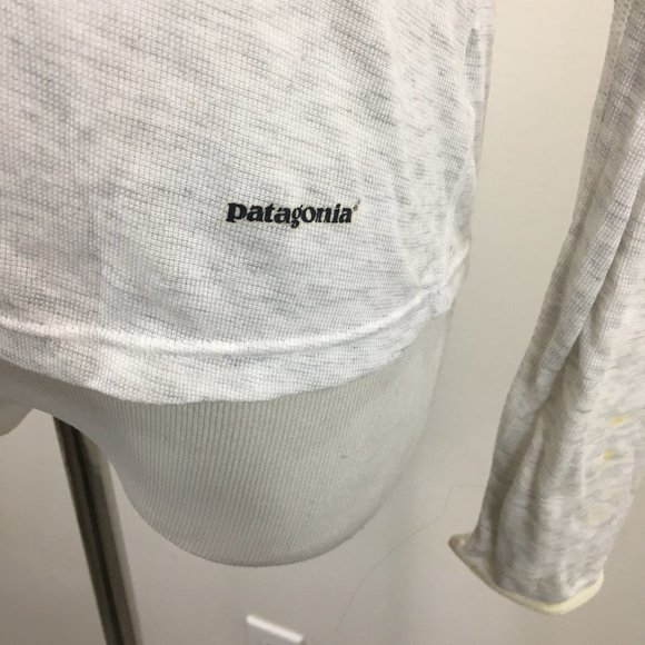 PATAGONIA Light Gray Papilene Long Sleeve V Neck Base Layer Shirt - Picture 6 of 14
